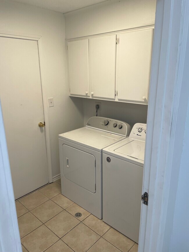 Building Photo - 4029 Heatherbrook Ct