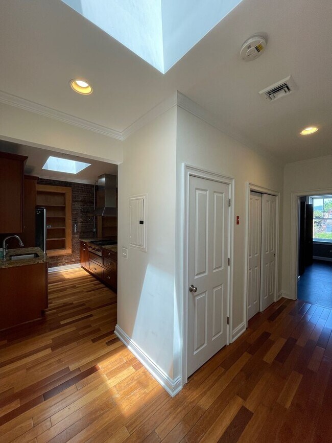 Building Photo - 107 Liberty St.