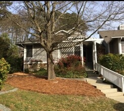 Building Photo - Live in Desirable Kirkwood in the heart of Chapel Hill!