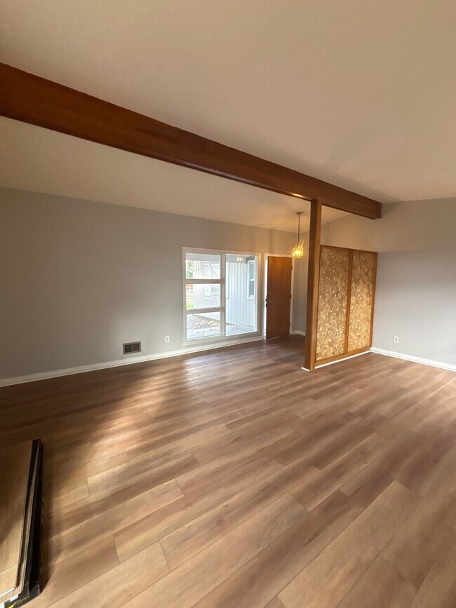 Building Photo - 1305 Abbeywood Rd