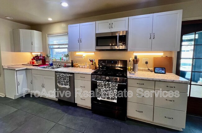 Building Photo - 4505 Mallard Crescent