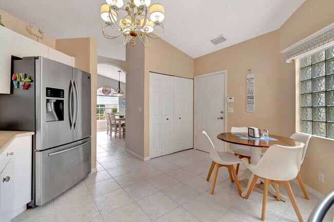 Building Photo - 6129 Heliconia Rd