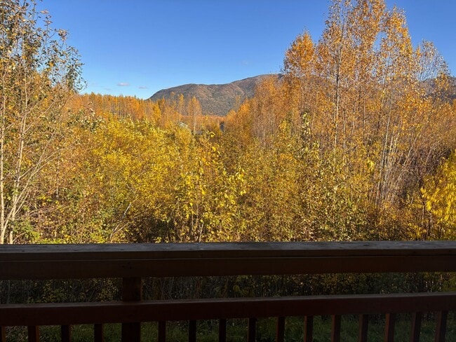 Building Photo - Wonderful 2 Bedroom Condo With In-Unit Was...