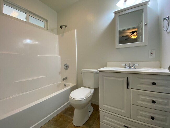 Building Photo - 863 Union St