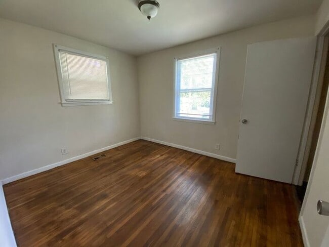 Building Photo - 2/1 Duplex in Greenwood Neighbors of East Nashville!  Pets ok! W/D Included!