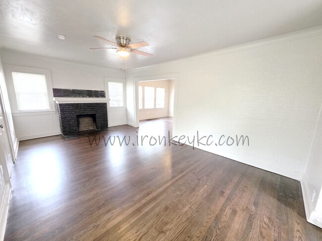 Building Photo - 2100 E 58th St