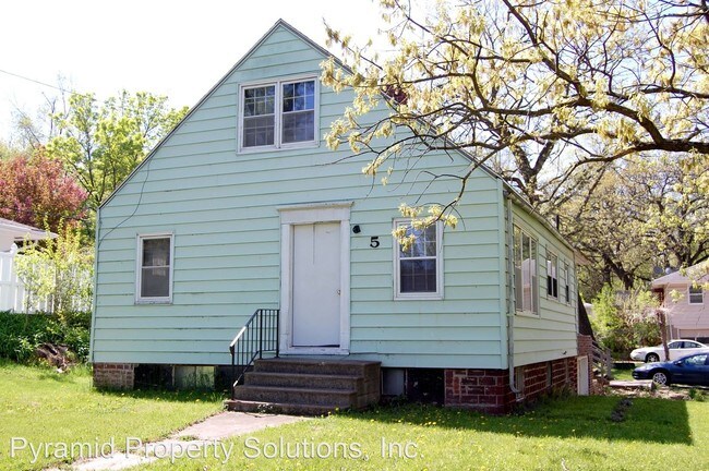 Primary Photo - 4 br, 1 bath House - 5 E Park Ave