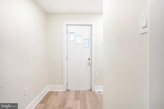 Building Photo - 3040 N Water St