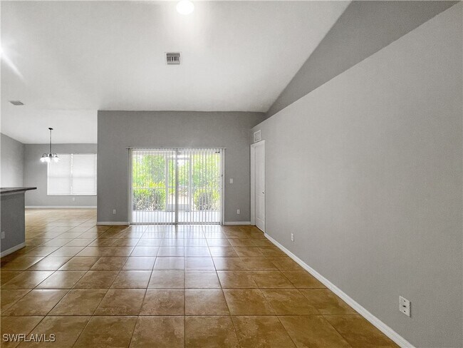 Building Photo - 731 Da Vinci Ave S
