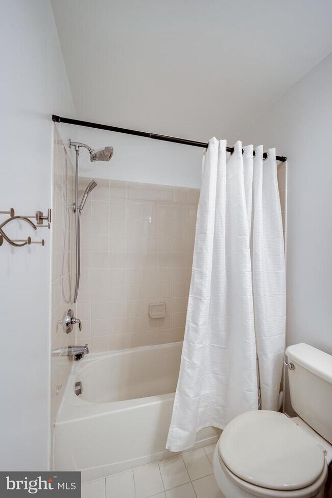 Building Photo - 6262 Summit Point Ct