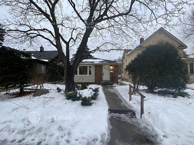 Building Photo - 3227 34th Ave S