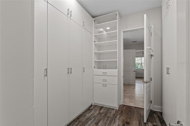 Building Photo - 2460 Promenade Dr