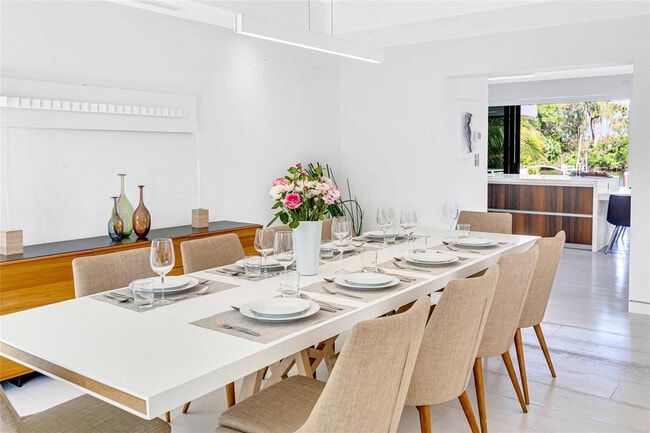 Building Photo - 1430 S Ocean Dr