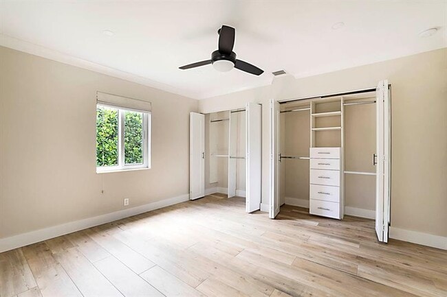 Building Photo - 2445 SE 7th St