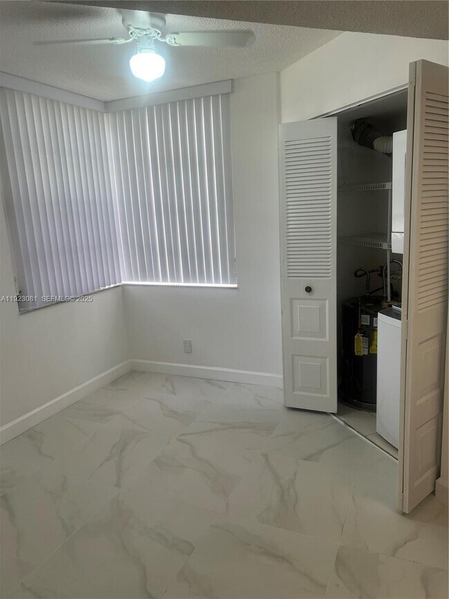 Building Photo - 9510 Seagrape Dr