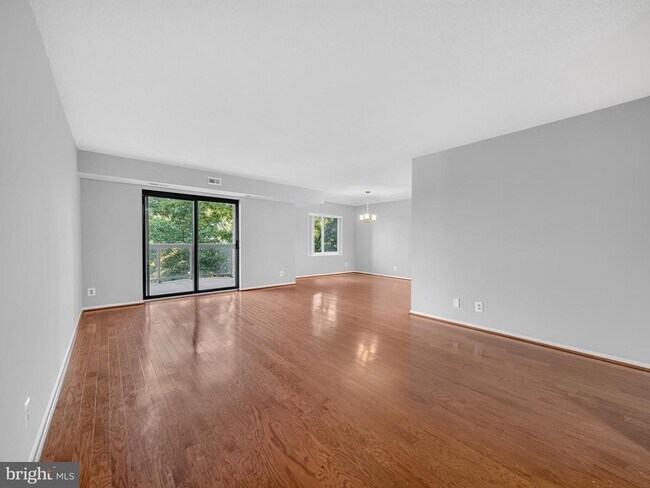 Building Photo - 8350 Greensboro Dr
