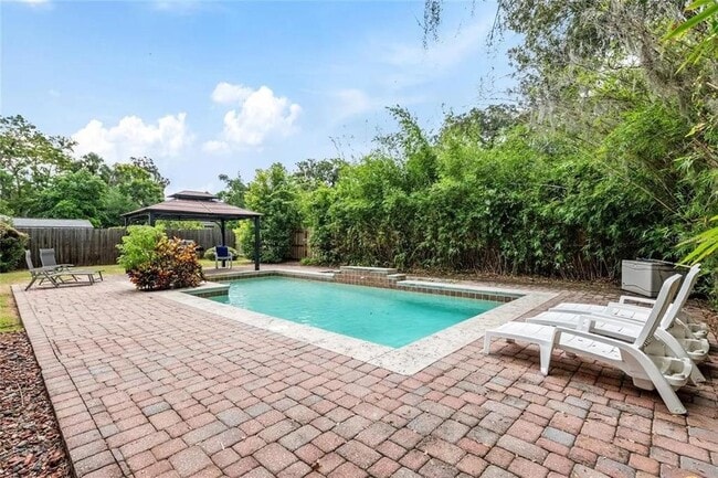 Building Photo - 910 SE 2nd St