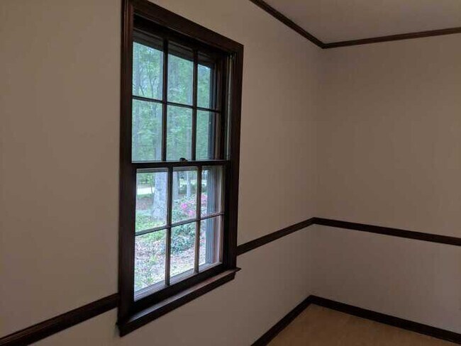 Building Photo - 144 Fern Forest Dr