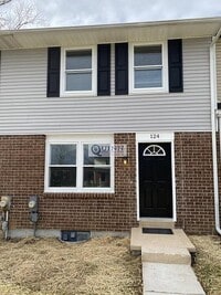 Building Photo - 124 E Village Rd