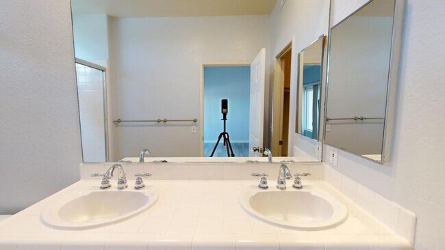 Building Photo - 7254 Shoreline Dr