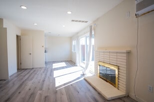 Building Photo - 2909 Elgin Dr