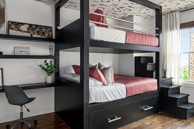 Building Photo - 1015D 12th Ave S