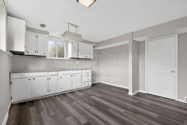 Building Photo - 4835 Almont Dr