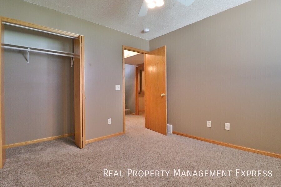 Building Photo - 3 Bed 2 Bath home with Double Garage