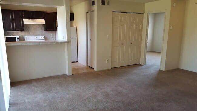Building Photo - NEW LISTING - FRESH PAINT THROUGHOUT - 1 B...