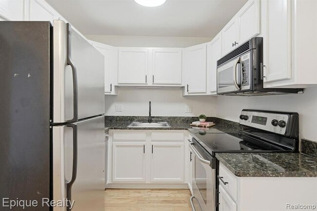 Building Photo - 2400 Parmenter Blvd