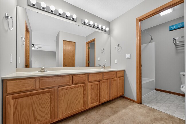 Building Photo - 1110 Rose Dr