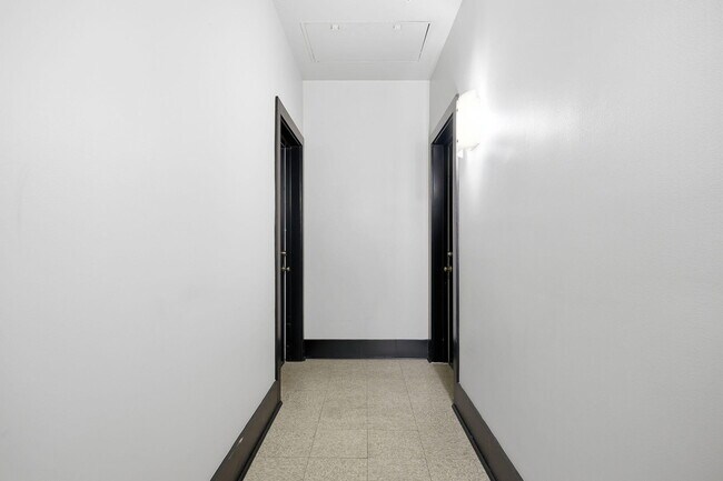 Building Photo - 261 S Limestone