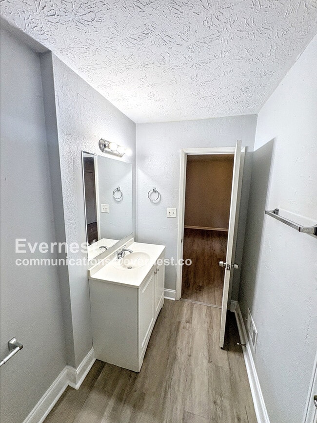 Building Photo - 8802 Homewood Dr