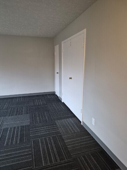 Building Photo - 6 Bradley Ave