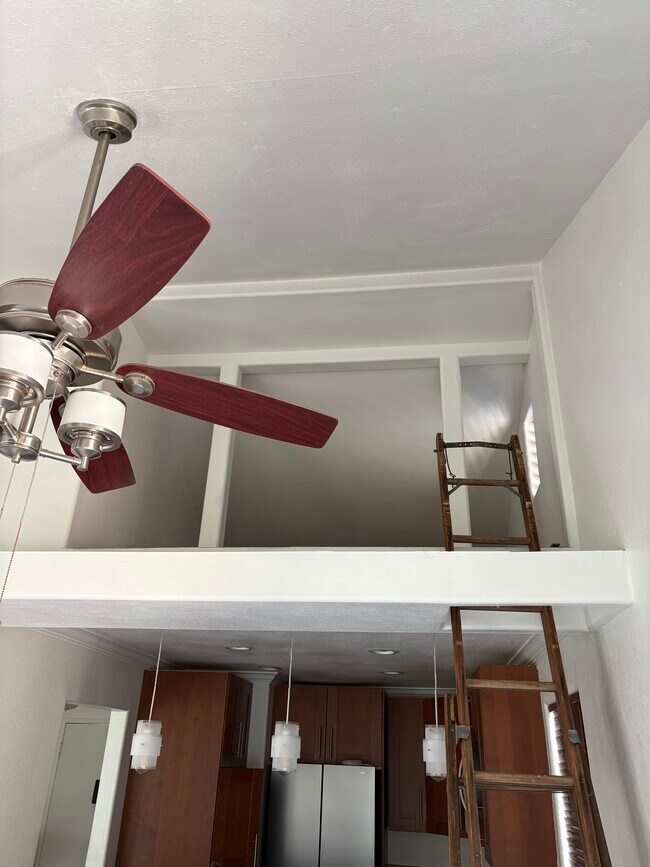 Building Photo - 930 Via Mil Cumbres