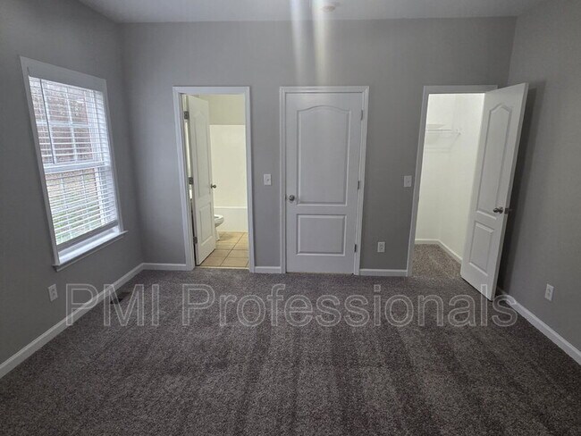 Building Photo - 617 Rambush Dr