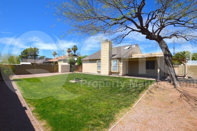 Building Photo - 1559 E Drake Dr