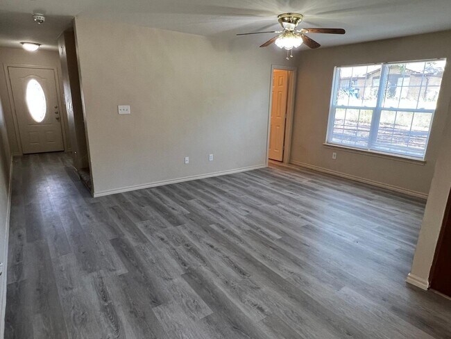 Building Photo - 929-931-931 Parkplace Ridge