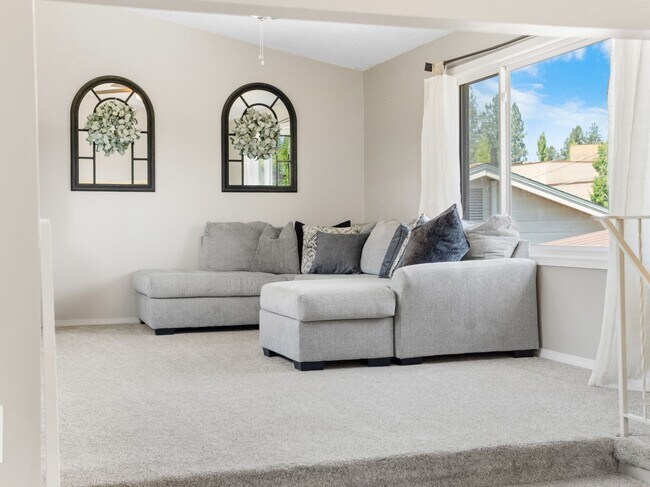 Building Photo - Spacious 4-Bedroom Pet-Friendly Home in North Spokane