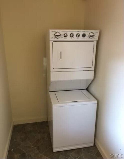 Building Photo - 517 Riverside Dr