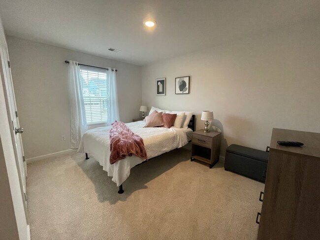 Building Photo - Furnished Townhome in Greer is Available