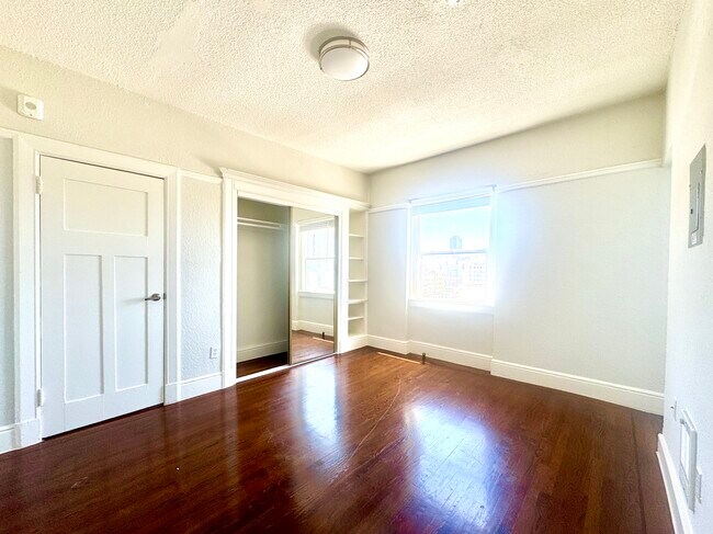 Building Photo - 840 Van Ness Ave