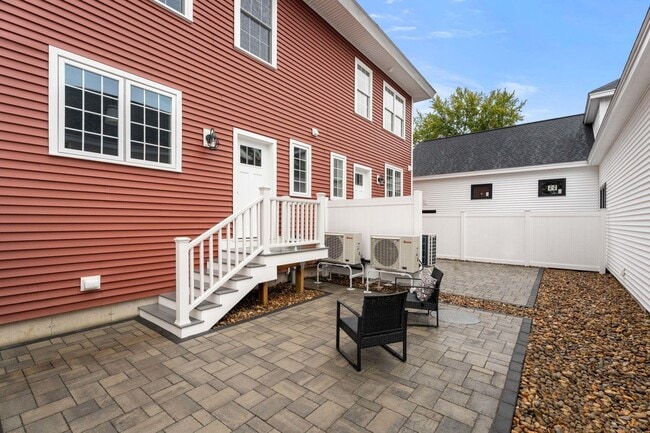 Building Photo - 67 Groton Rd