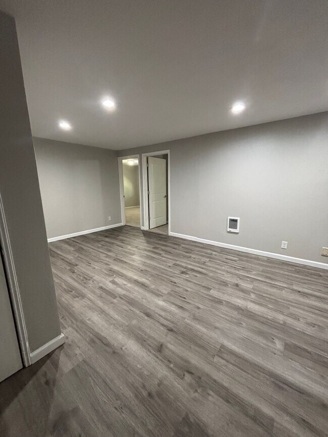 Building Photo - TRA3106