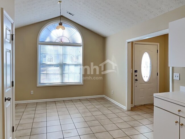 Building Photo - 7102 Independence Dr