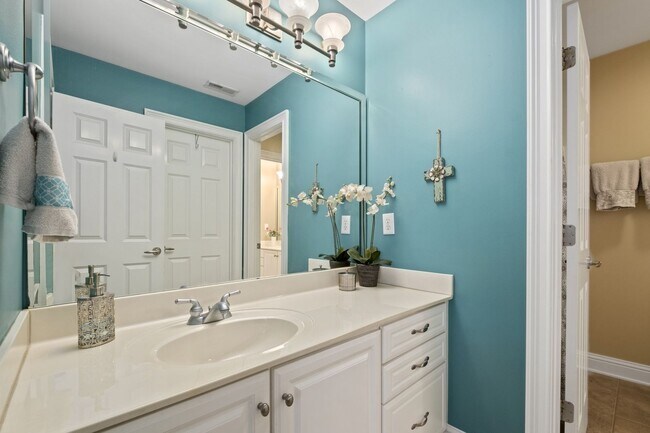 Building Photo - 1015 Crimson Clover Dr