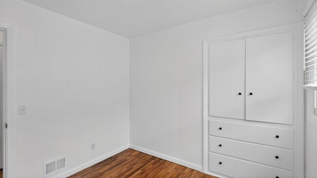 Building Photo - 1155 18th St NE