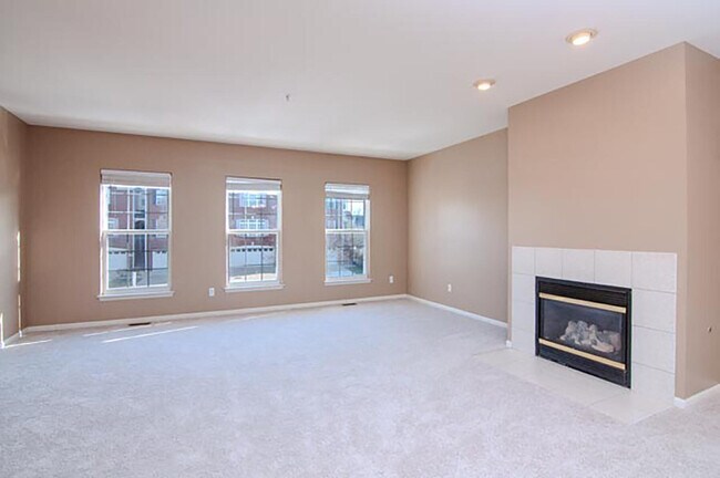 Building Photo - 448 Cherry Orchard Rd