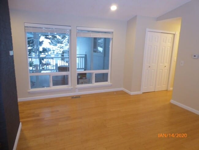 Building Photo - Charming 4 Bed 2 Bath Rambler in Sought After Neighborhood-Sammamish