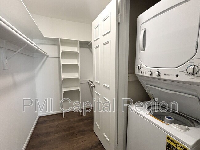 Building Photo - 13059 Shadyside Ln